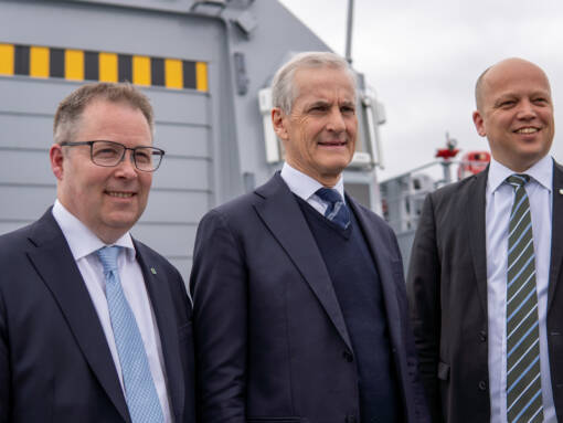 Regjeringen ved forsvarsminister Bjørn Arild Gram (Sp), statsminister Jonas Gahr Støre (Ap) og finansminister Trygve Slagsvold Vedum varsler et «historisk» forsvarsløft gjennom langtidsplanen.